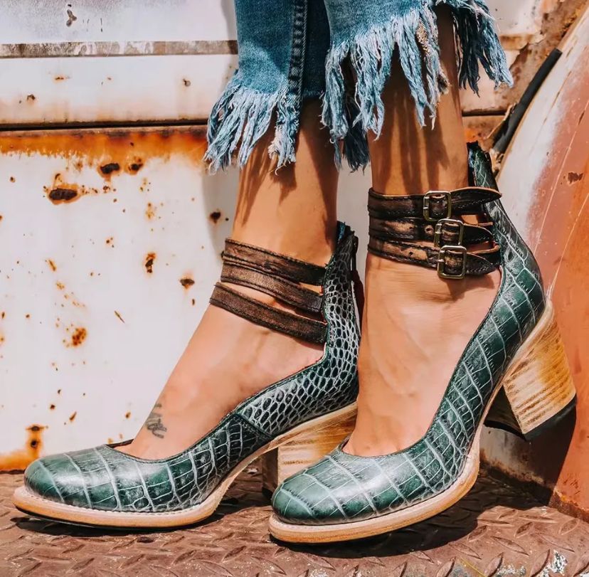 Ava | Vintage Pumps